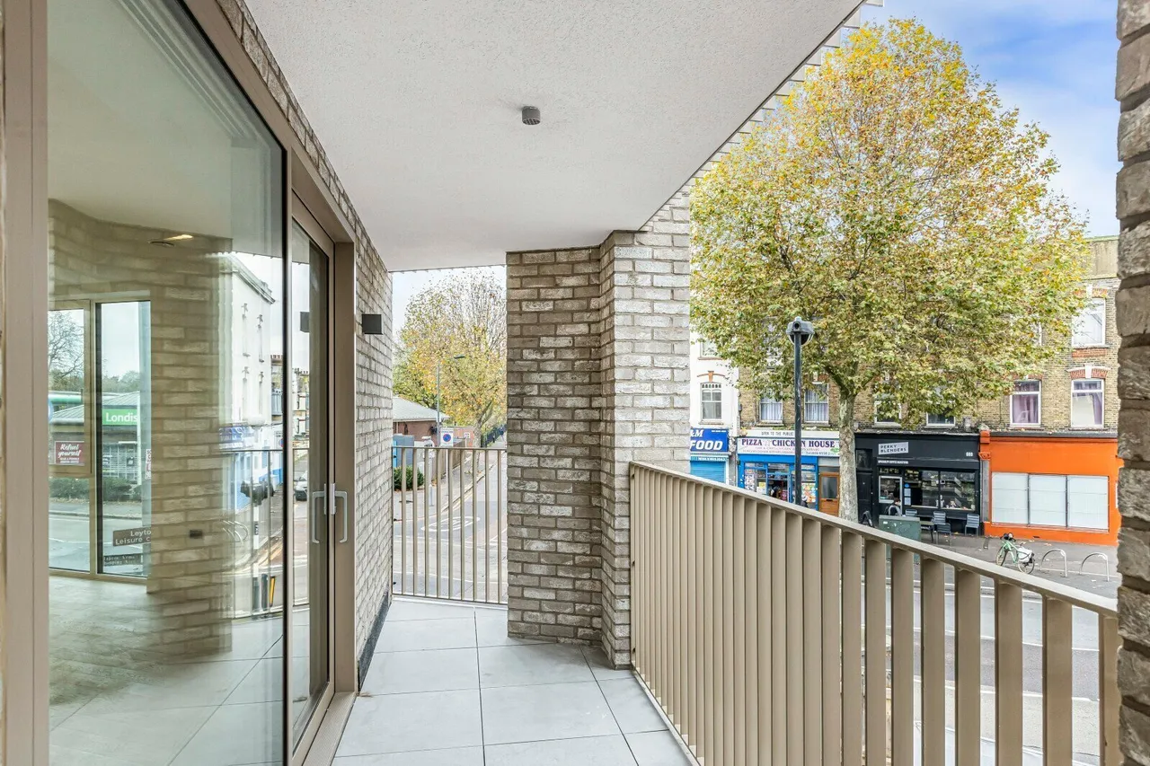 High Road, Leyton, E10, photo 7