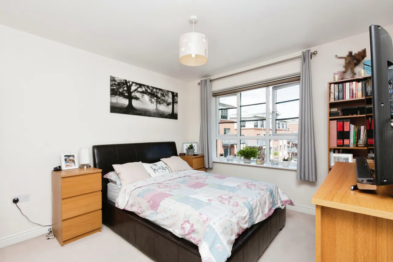 Wallis Square, Farnborough, GU14, photo 8