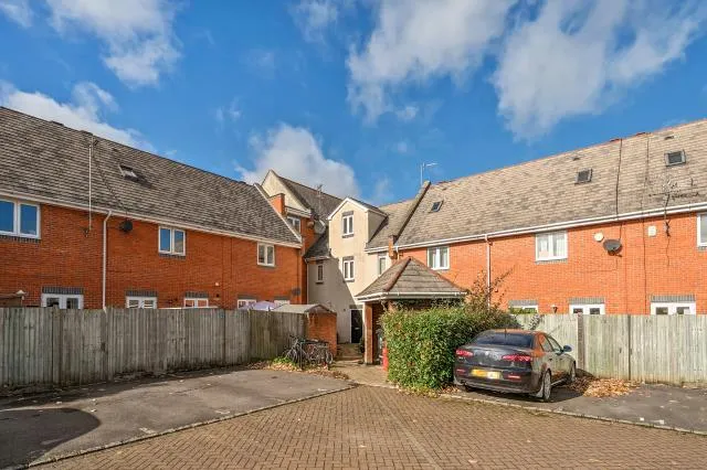 Tower Court, Tower Hill, OX28, photo 19