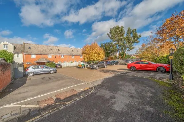 Tower Court, Tower Hill, OX28, photo 18