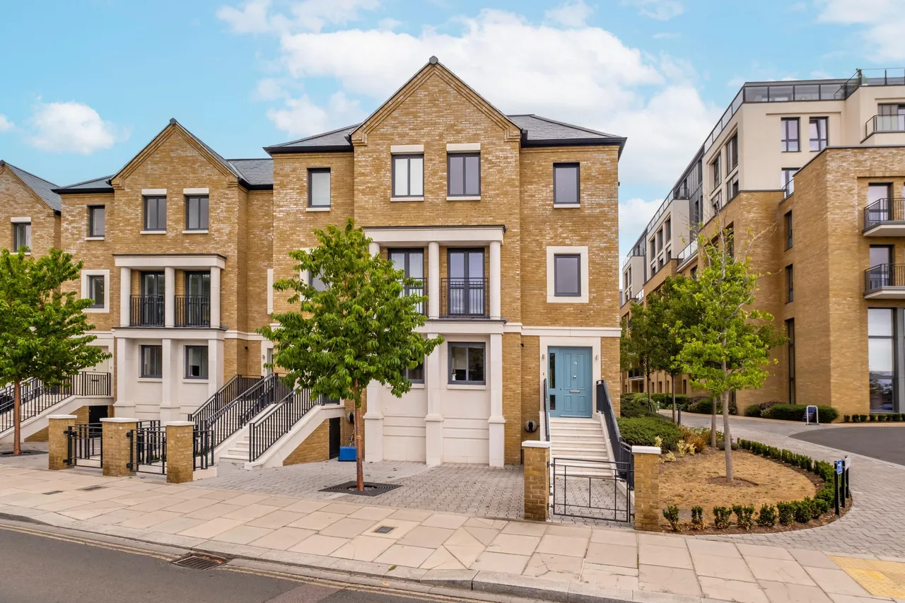 4 bed house for sale — Carlton House, Teddington Riverside, ...