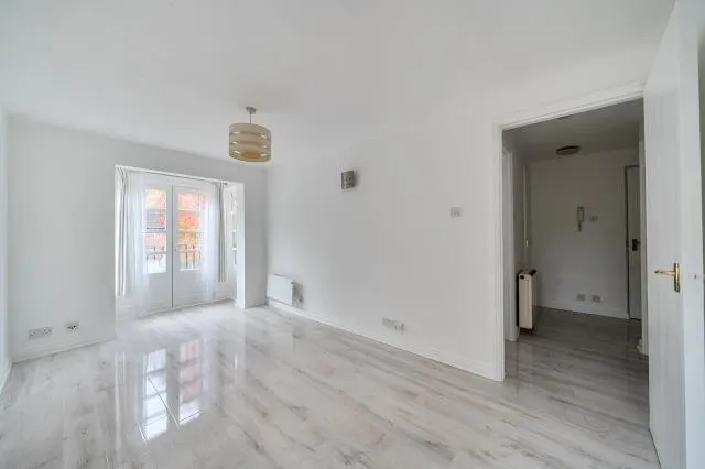 Selhurst Close, London, SW19, photo 7