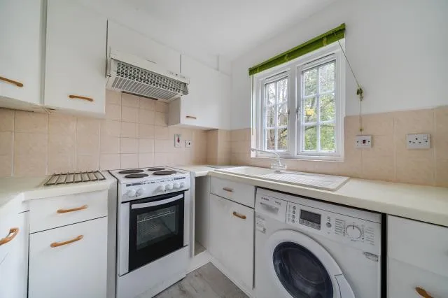 Selhurst Close, London, SW19, photo 6