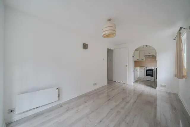 Selhurst Close, London, SW19, photo 2