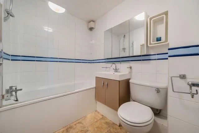 Selhurst Close, London, SW19, photo 12