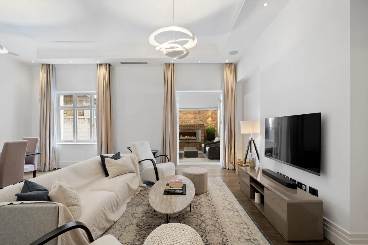 2 bed flat to rent, Kensington Court, Kensington, W8