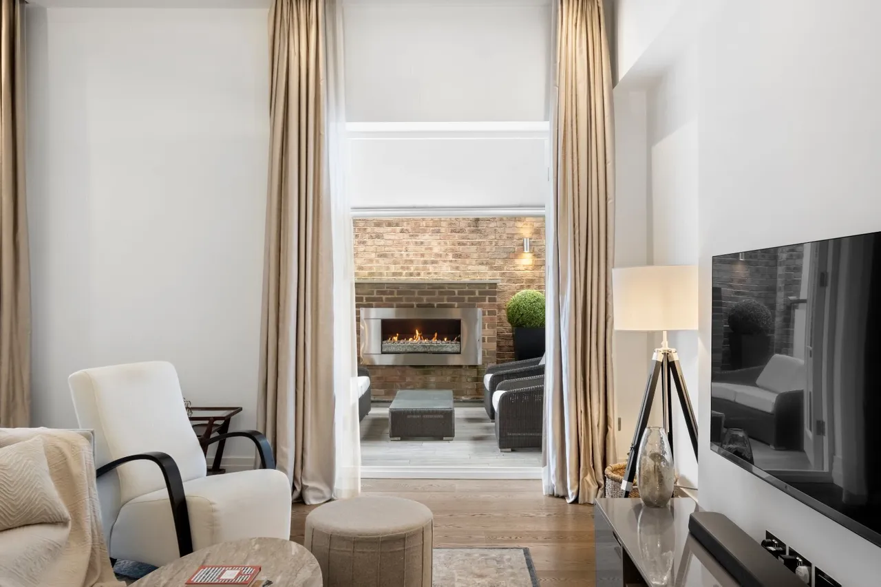 Kensington Court, Kensington, W8, photo 2