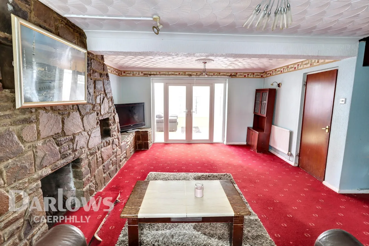 Commercial Street, Hengoed, photo 4