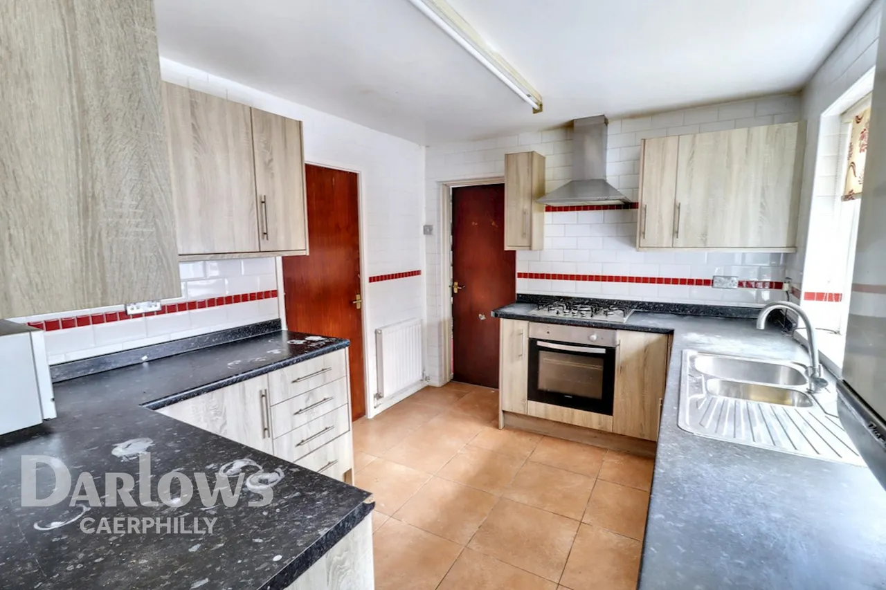 Commercial Street, Hengoed, photo 7