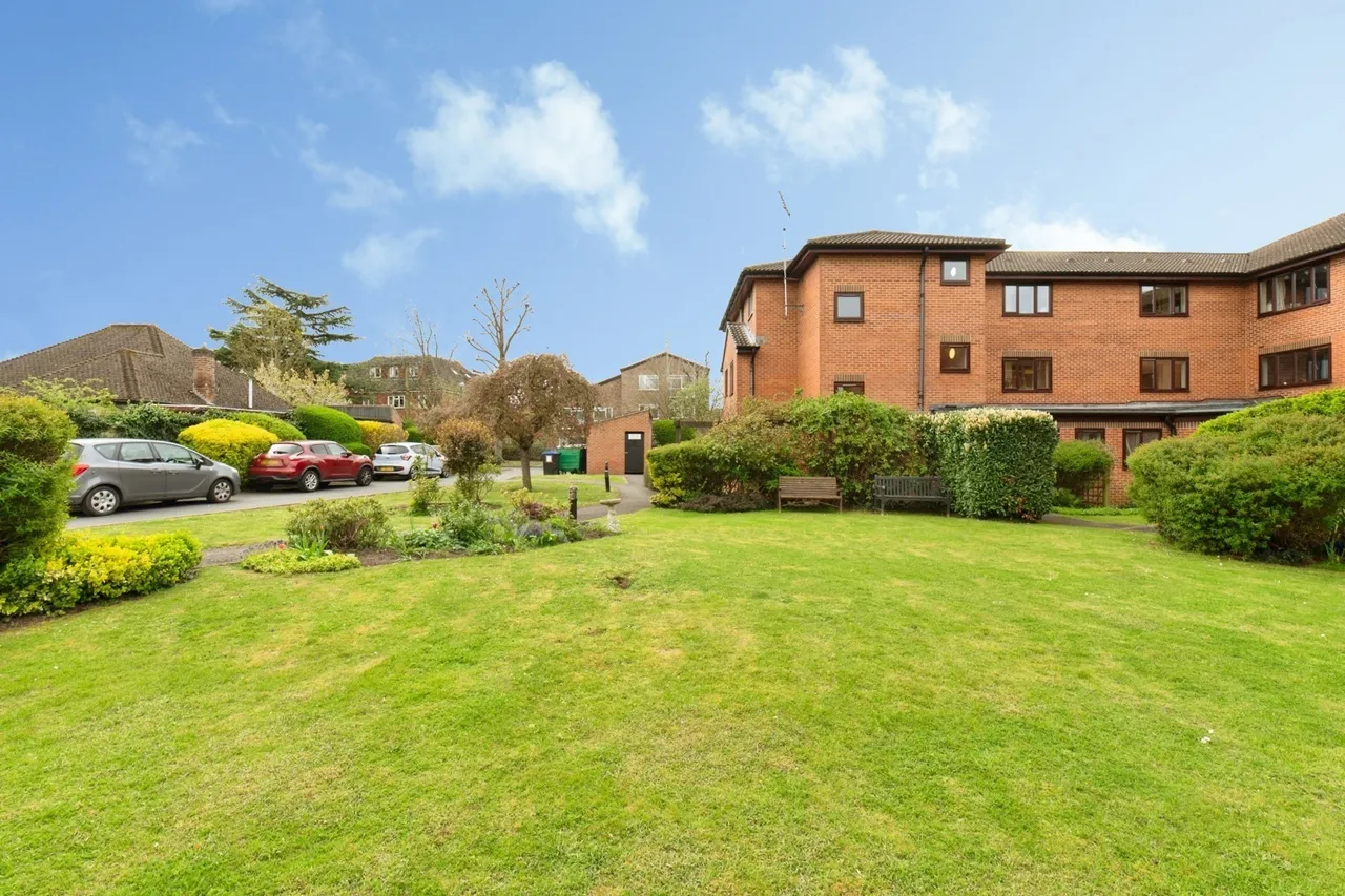 Wordsworth Drive, Cheam, SM3, photo 8
