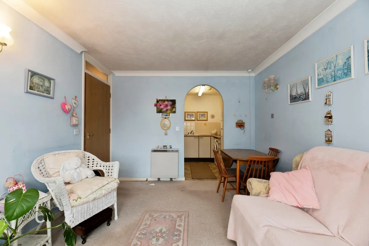Wordsworth Drive, Cheam, SM3, photo 2
