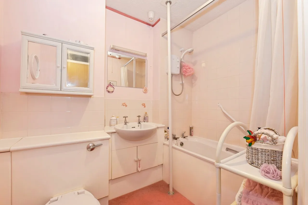 Wordsworth Drive, Cheam, SM3, photo 11
