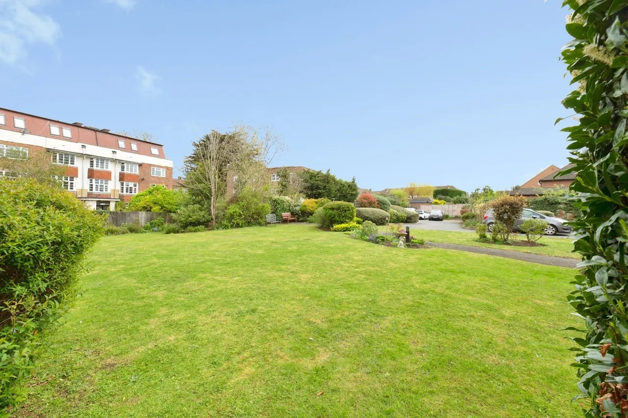 Wordsworth Drive, Cheam, SM3, photo 6