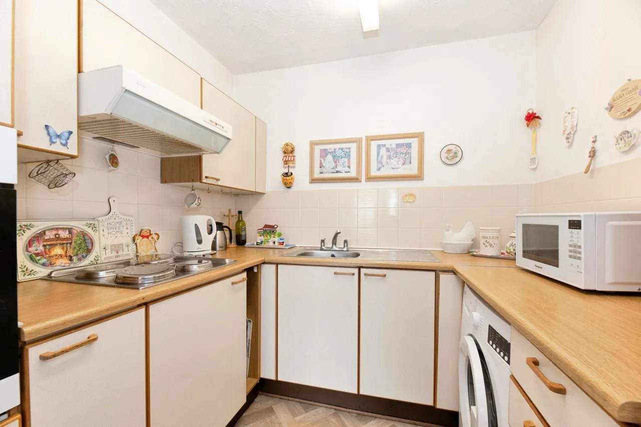 Wordsworth Drive, Cheam, SM3, photo 9