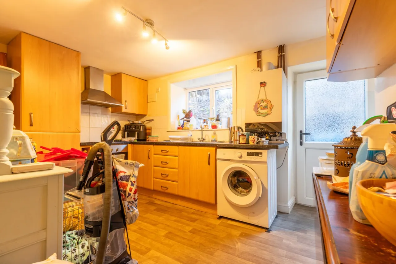 Rochdale Road, Shaw, OL2 7HS, photo 4