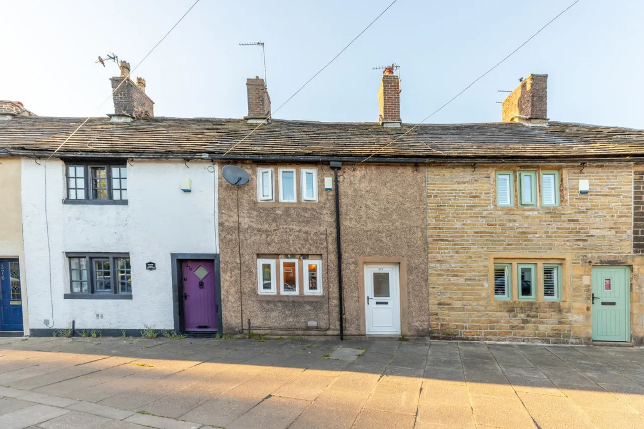 2 bed house for sale — Rochdale Road, Shaw, OL2 7HS