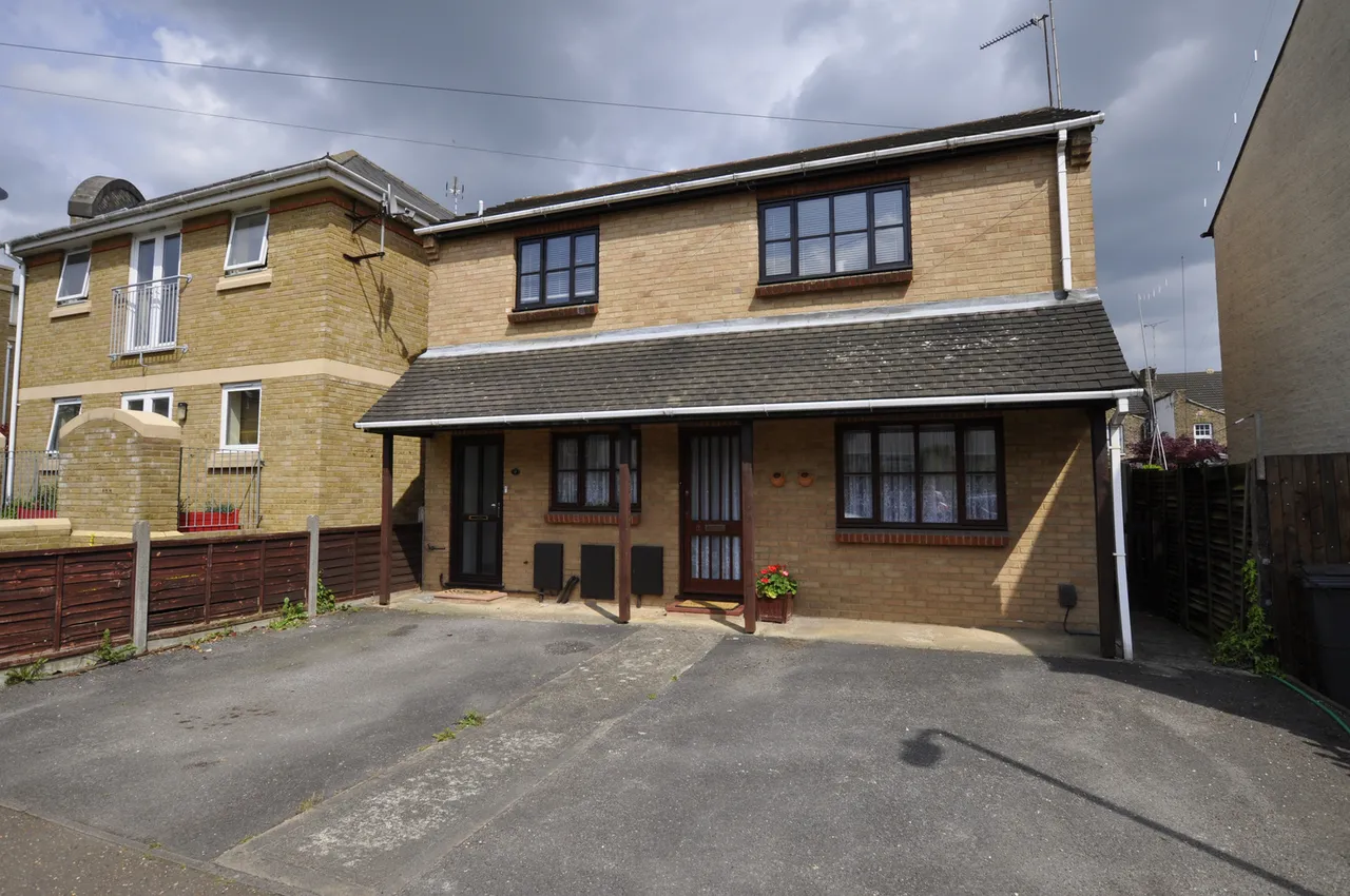 2 bed flat to rent, Seymour Street, Chelmsford, CM2