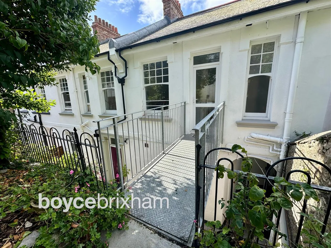 2 bed flat to rent, Fore Street, Brixham
