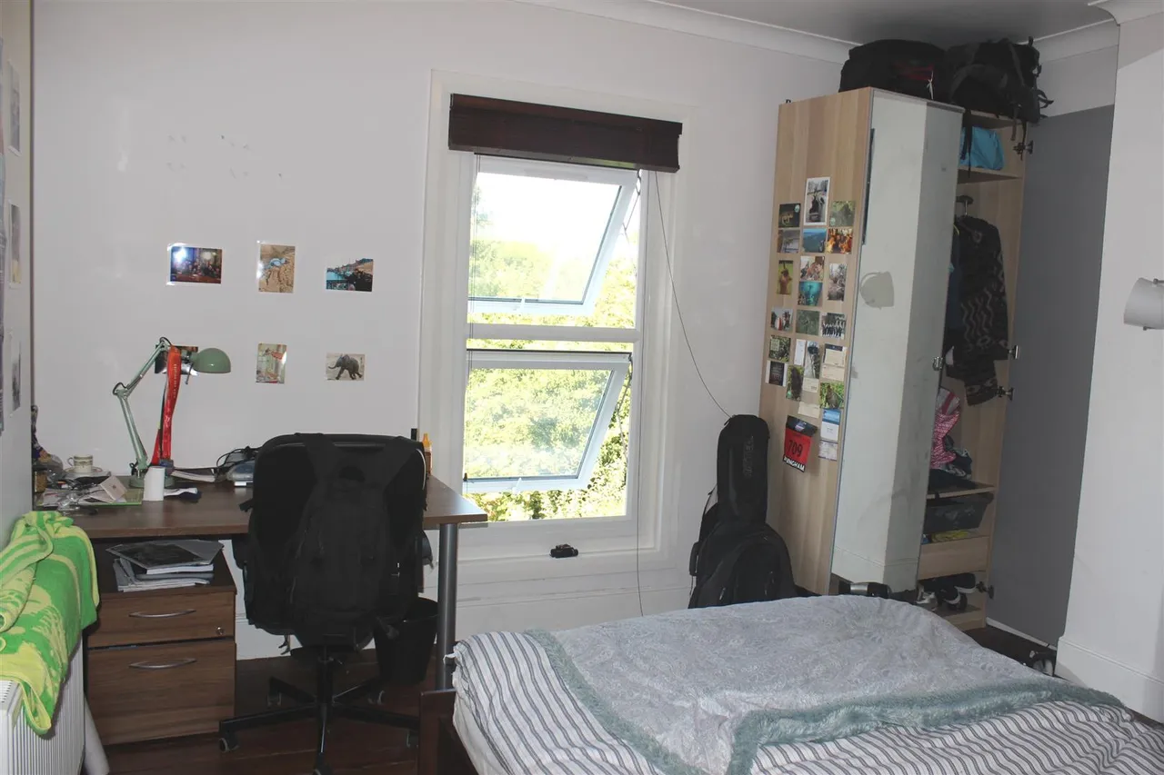 Egham Hill, Egham, Surrey, TW20 0BG, photo 6