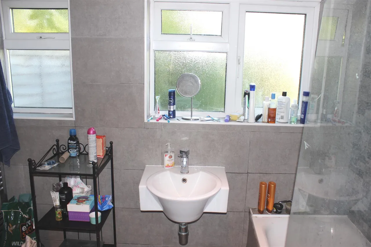 Egham Hill, Egham, Surrey, TW20 0BG, photo 14
