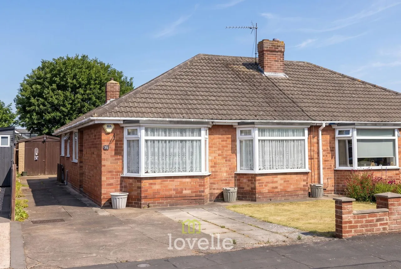 3 bed house for sale, Holton Mount, Holton-Le-Clay, DN36
