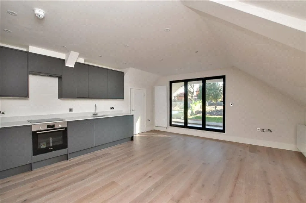 Woodcote Valley Road, Purley, CR8, photo 15
