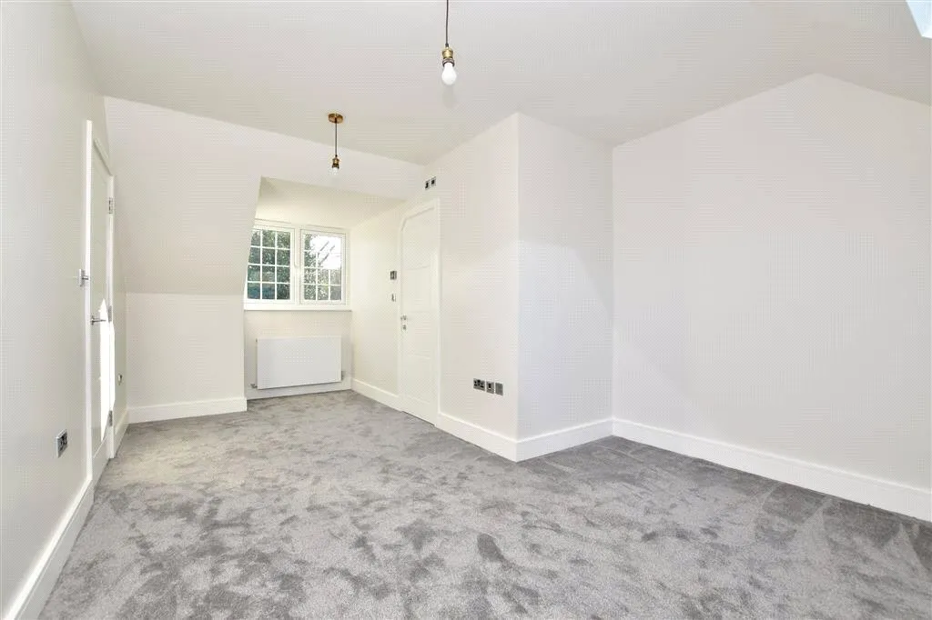 Woodcote Valley Road, Purley, CR8, photo 11