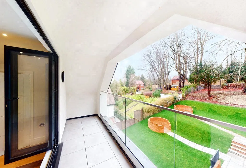 2 bed flat for sale — Woodcote Valley Road, Purley, CR8