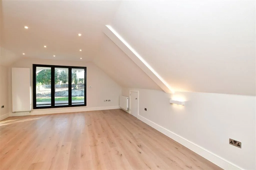 Woodcote Valley Road, Purley, CR8, photo 16