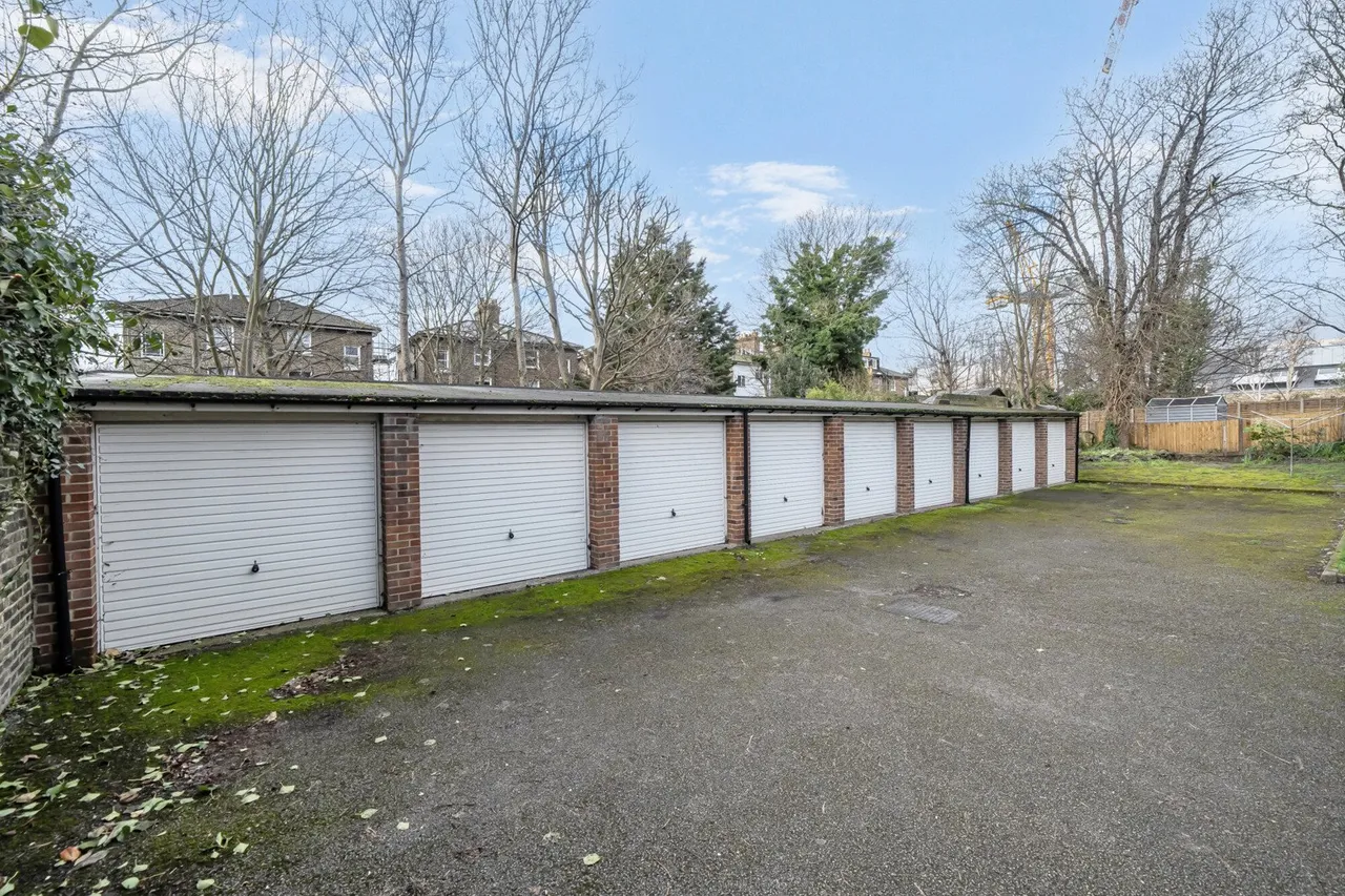Wisteria Road, SE13, photo 10