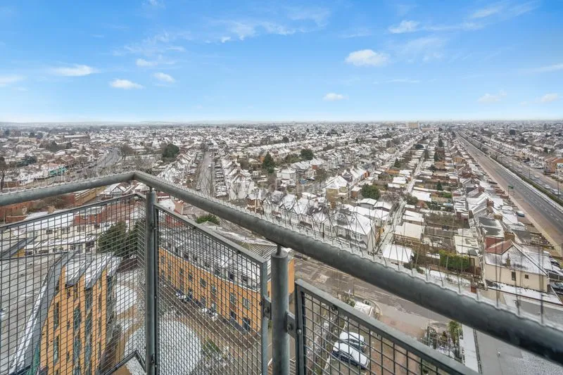 Eastern Avenue, Ilford, IG2, photo 5