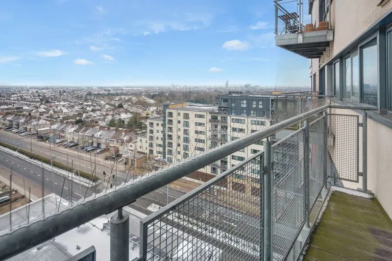 Eastern Avenue, Ilford, IG2, photo 11