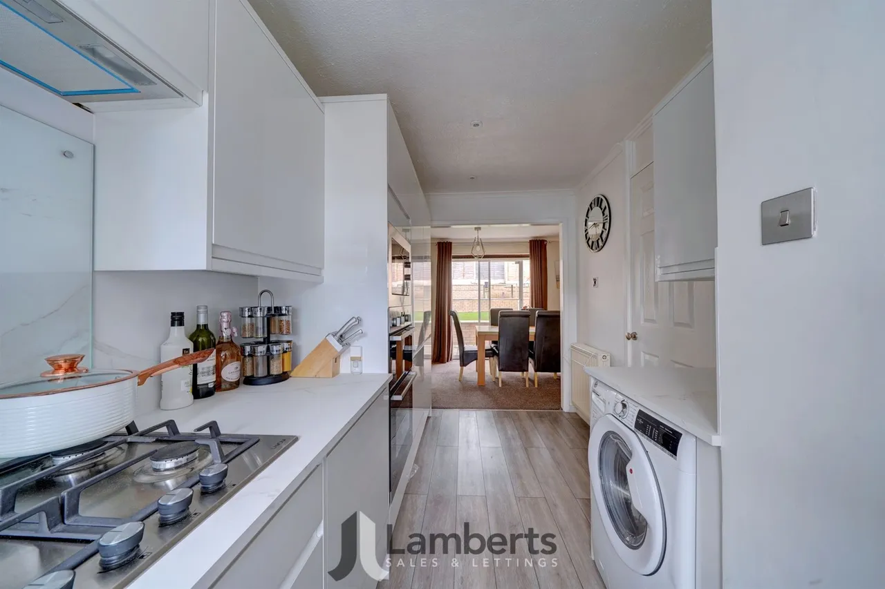 55 Langley Close, Redditch, photo 5