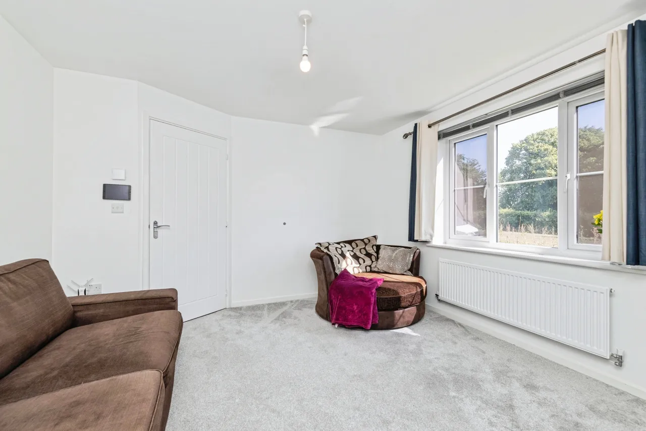 Draper Close, Durham, photo 7