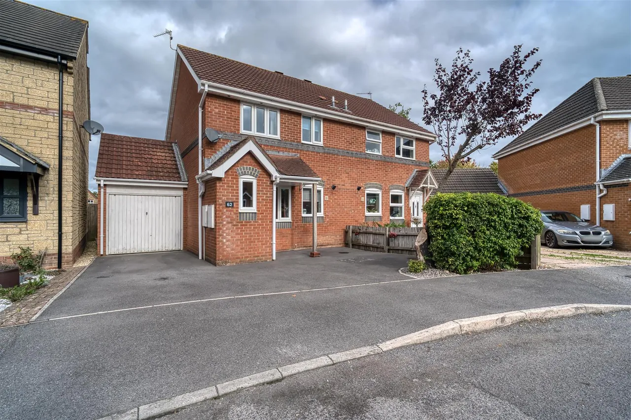 3 bed house for sale, Cloverfields, Gillingham