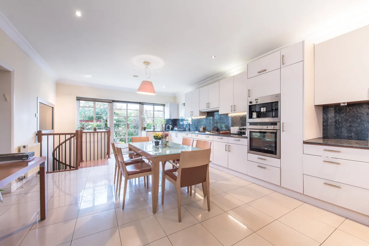 24 Church Mount, London, photo 5