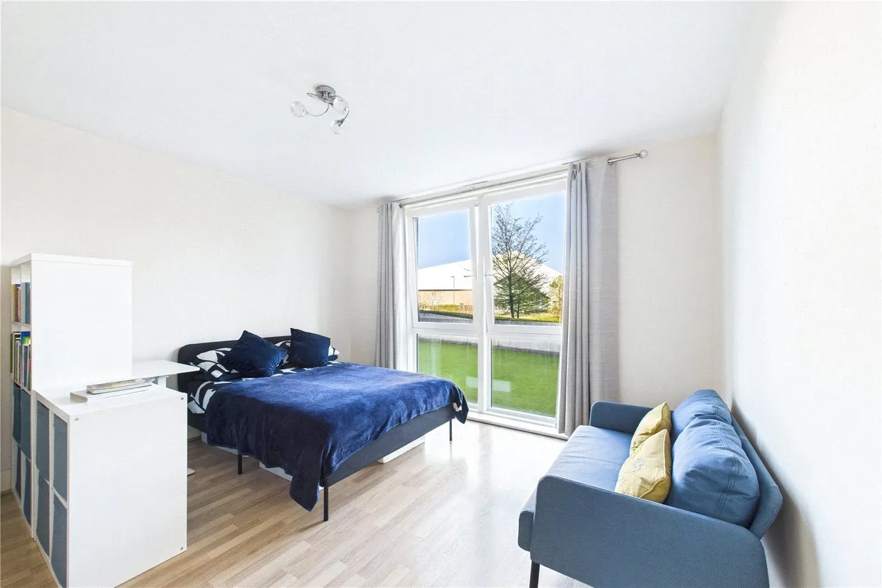 Alencon Link, Basingstoke, RG21, photo 2