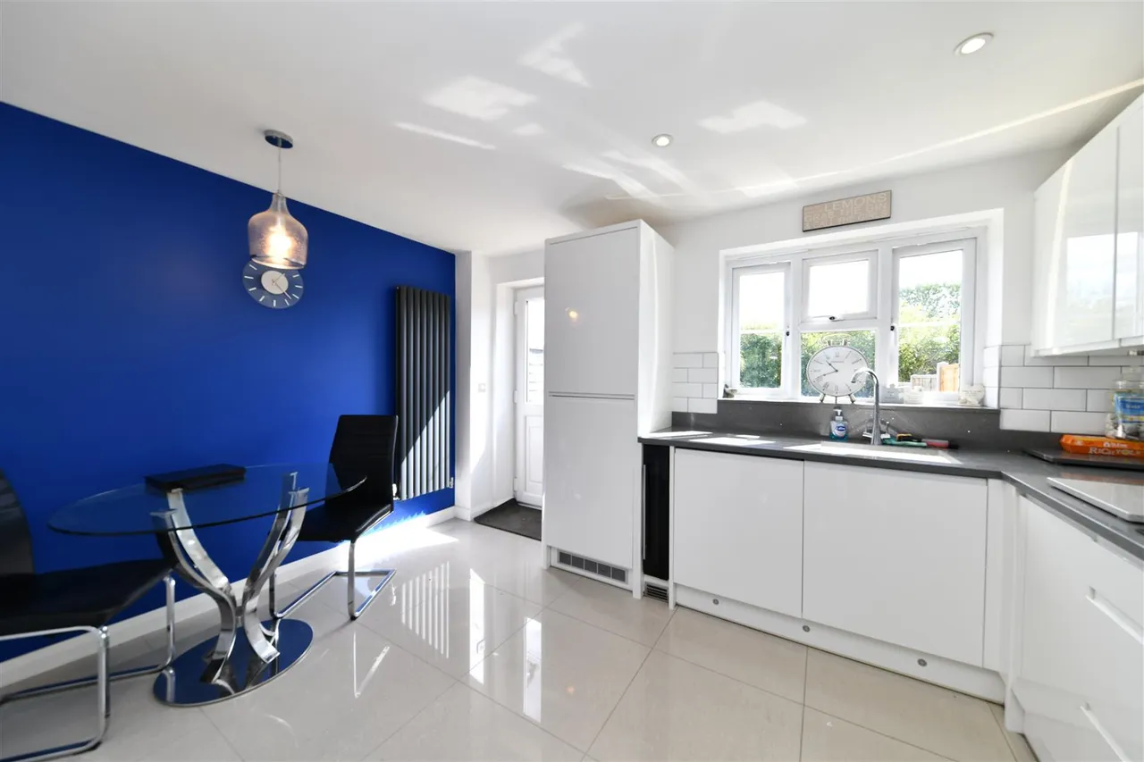 Cotswold Drive, Stevenage, Herts, SG1 6GT, photo 4