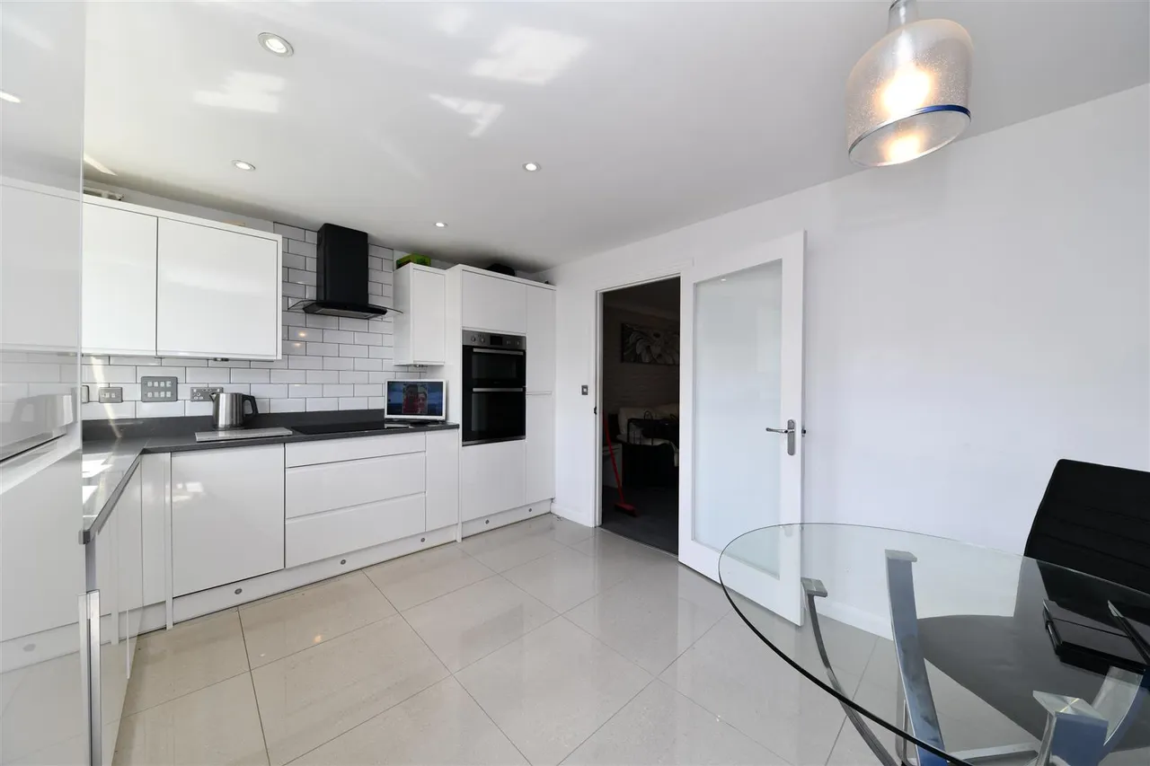 Cotswold Drive, Stevenage, Herts, SG1 6GT, photo 13