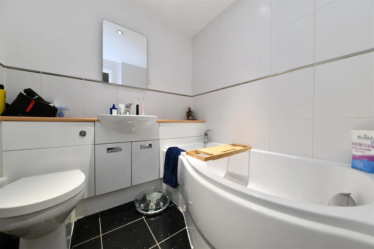 Cotswold Drive, Stevenage, Herts, SG1 6GT, photo 8