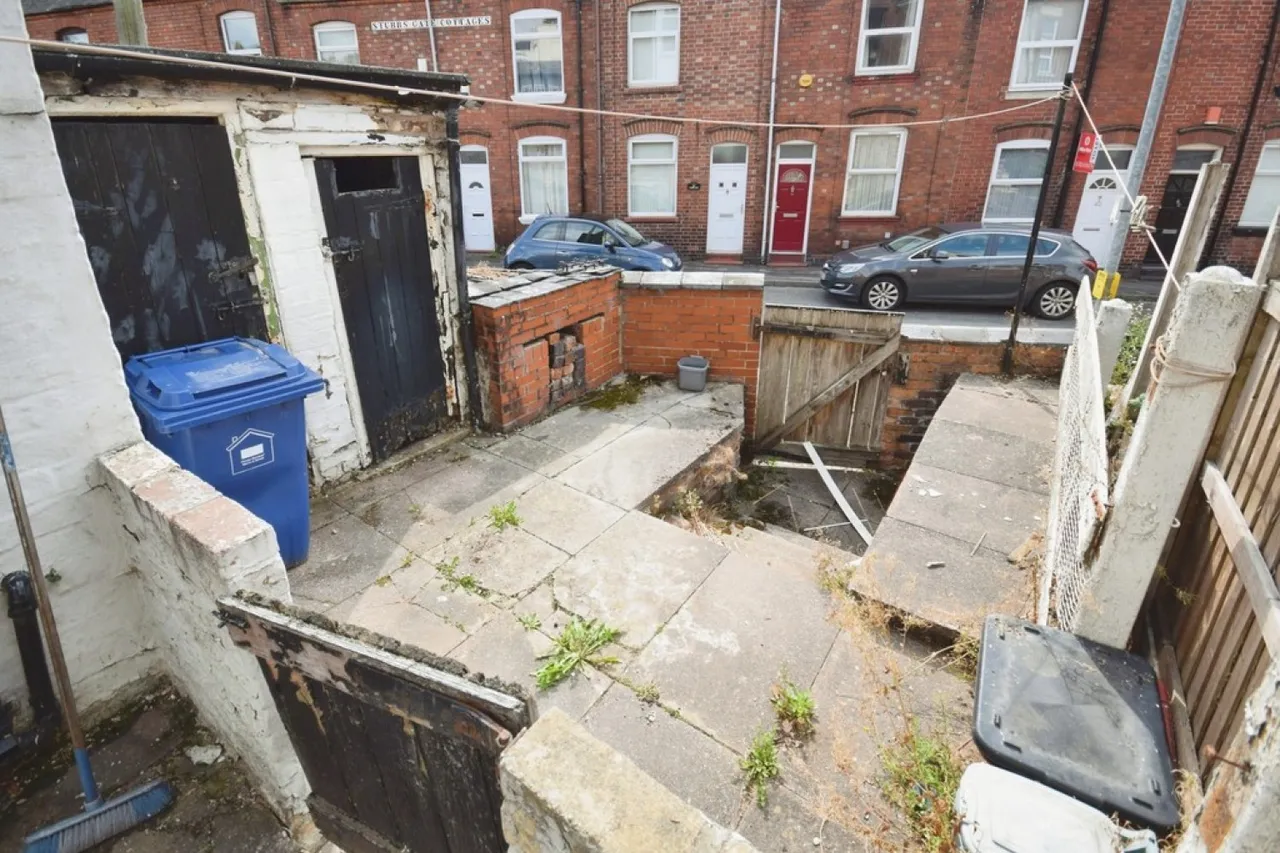 London Road, Newcastle under Lyme, photo 12