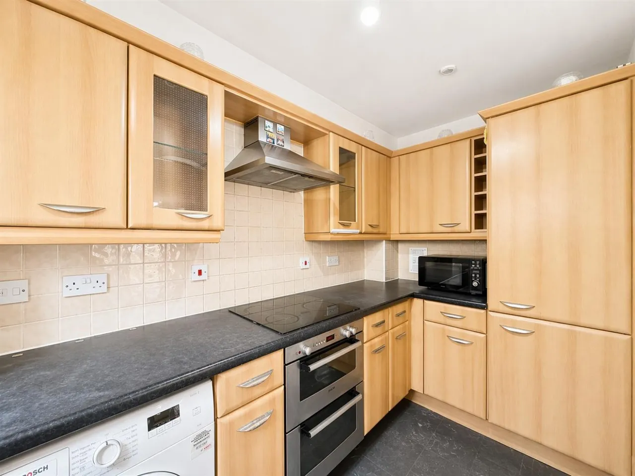 bed Apartment For SaleDominion Close, Hounslow, TW3, photo 8