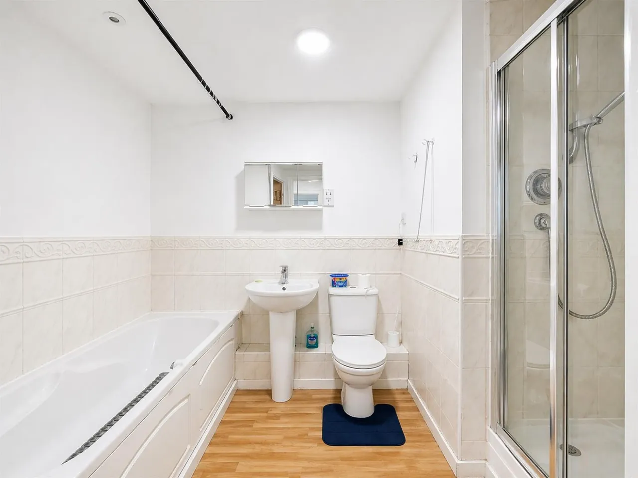 bed Apartment For SaleDominion Close, Hounslow, TW3, photo 5