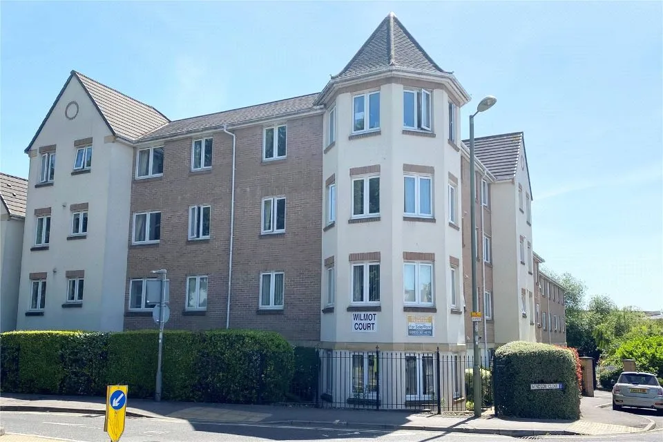 1 bed flat to rent — Wilmot Court, 76-84 Victoria Road, Farnborough, GU14 7NS