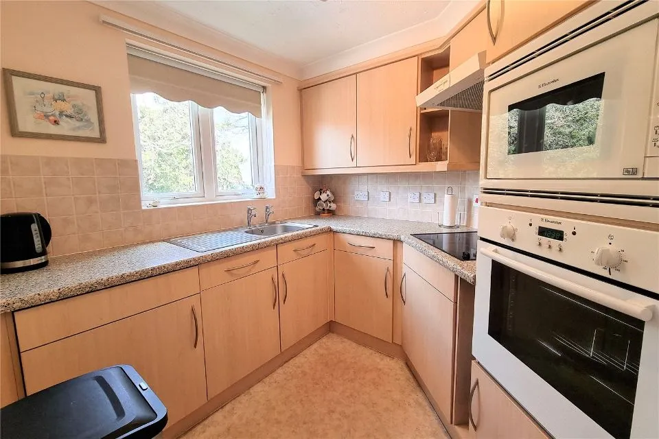 Wilmot Court, 76-84 Victoria Road, Farnborough, GU14 7NS, photo 4
