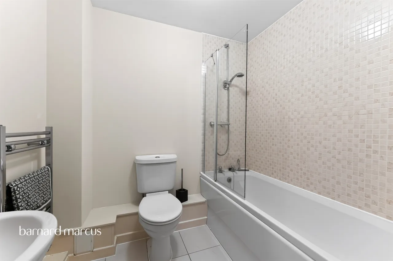 Gilson Place, Coppetts Road, London, photo 6
