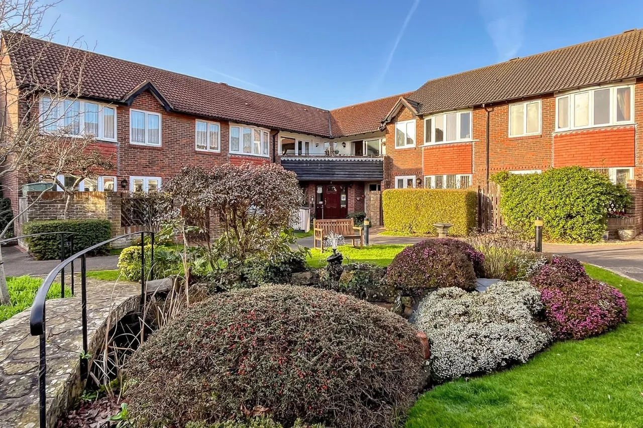 2 bed flat for sale, Rustington, Littlehampton, BN16