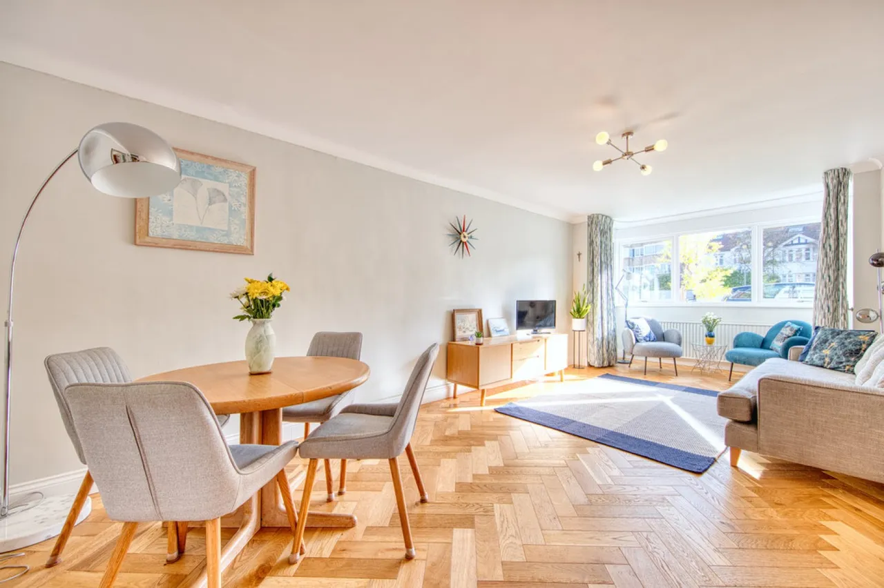 2 bed flat for sale — Bourne Court, Wanstead