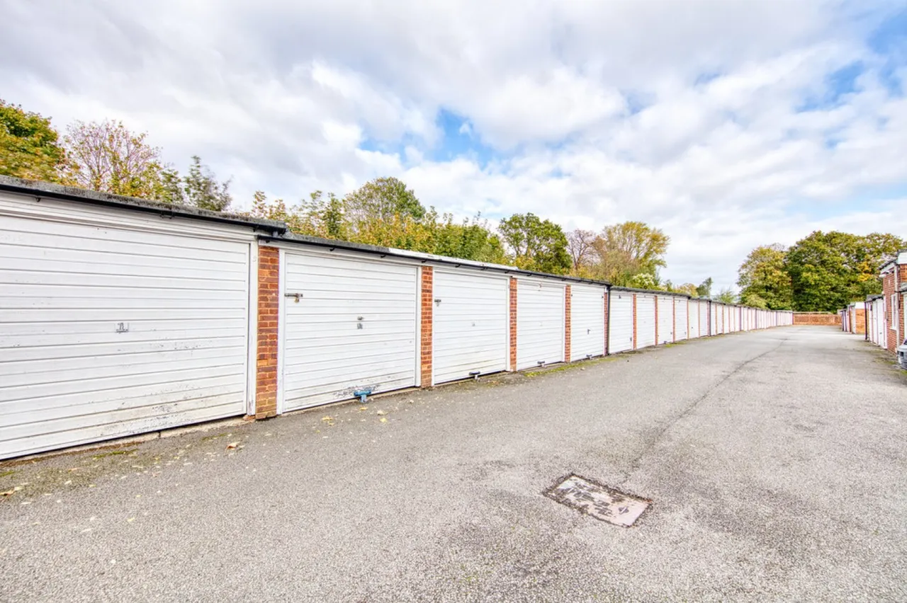 Bourne Court, Wanstead, photo 11