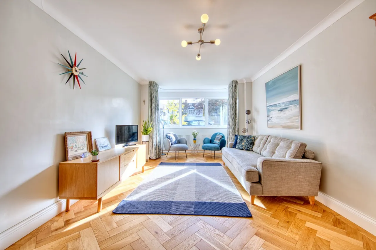 Bourne Court, Wanstead, photo 2